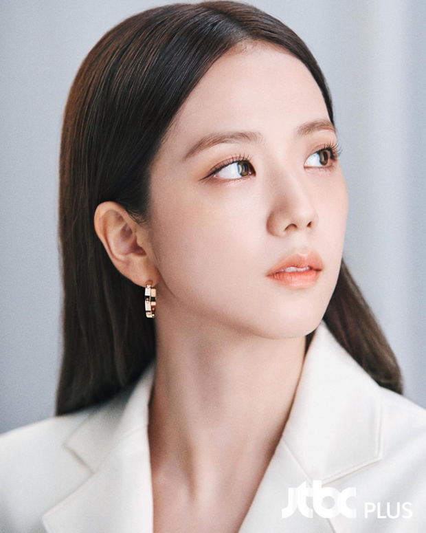 Netizen tranh cãi Jisoo (BLACKPINK) có khuôn mặt phù hợp làm diễn viên hay idol, câu chốt hạ khiến ai cũng gật gù - Ảnh 8.