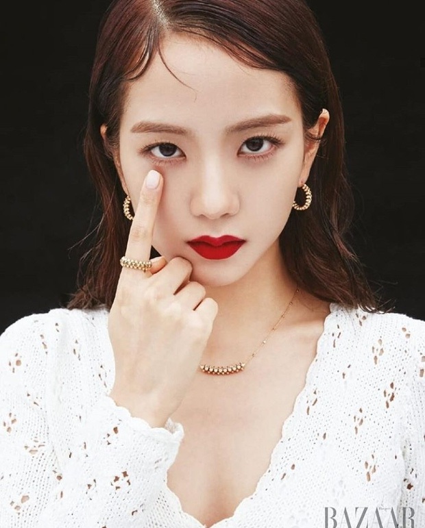 Netizen tranh cãi Jisoo (BLACKPINK) có khuôn mặt phù hợp làm diễn viên hay idol, câu chốt hạ khiến ai cũng gật gù - Ảnh 10.