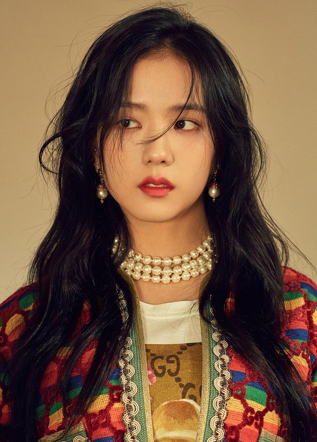 Netizen tranh cãi Jisoo (BLACKPINK) có khuôn mặt phù hợp làm diễn viên hay idol, câu chốt hạ khiến ai cũng gật gù - Ảnh 12.