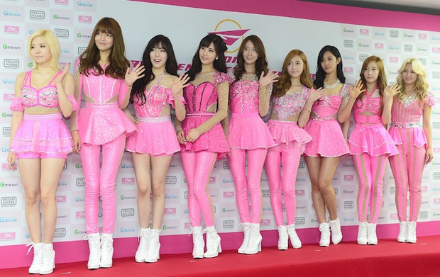 Netizen Việt “đào” lại loạt “bằng chứng” chứng minh idol nhà SM từ đời này qua đời khác đều “bất hòa” với stylist? - Ảnh 4.