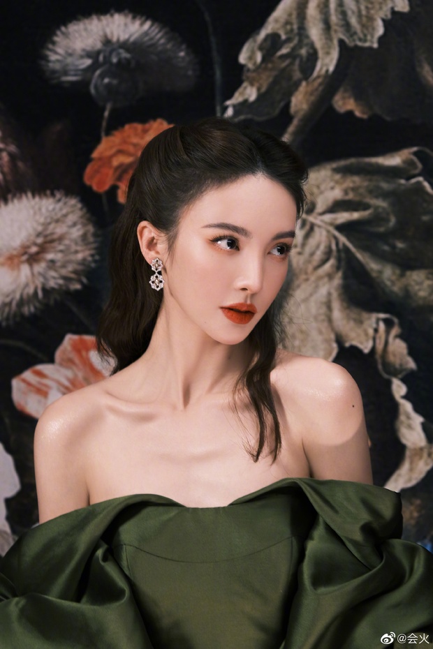 Cbiz thêm 1 ca gây sốc vì hình ảnh bất thường: Tình cũ Đặng Luân lộ chiếc mũi nhọn hoắt trên sóng livestream - Ảnh 6. Cbiz thêm 1 ca gây sốc vì hình ảnh bất thường: Tình cũ Đặng Luân lộ chiếc mũi nhọn hoắt trên sóng livestream - Ảnh 6.