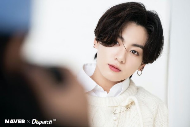 Bộ ảnh mới nhất của BTS gây xôn xao MXH: Sốc visual vì kiểu đầu của Jungkook và ảnh cận mặt mỹ nam đẹp nhất thế giới - Ảnh 6.