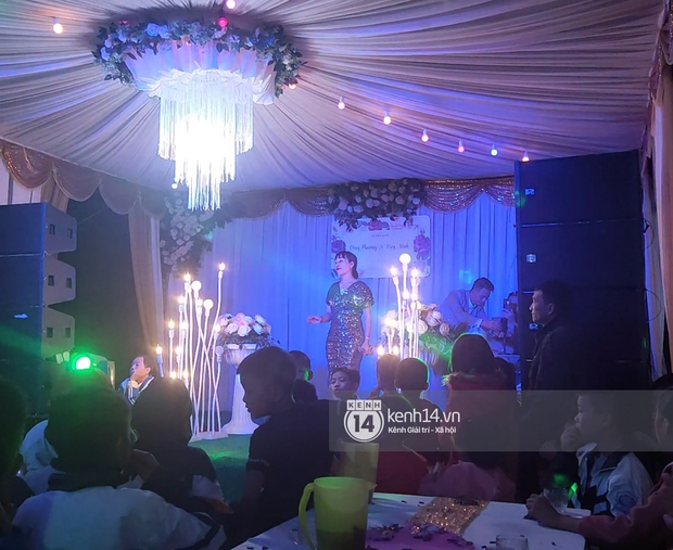 Tiệc đãi khách trước đám cưới Công Phượng ở Nghệ An: Chú rể rạng rỡ liên hoan cùng gia đình, khách đông như trẩy hội, hé lộ lễ đường cho hôn lễ ngày mai! - Ảnh 8.