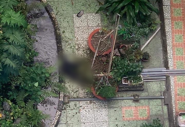 Nam thanh niên rơi từ tầng 6 xuống sân trường Đại học Ngoại Ngữ - Tin Học, tử vong thương tâm - Ảnh 1. Nam thanh niên rơi từ tầng 6 xuống sân trường Đại học Ngoại Ngữ - Tin Học, tử vong thương tâm - Ảnh 1.