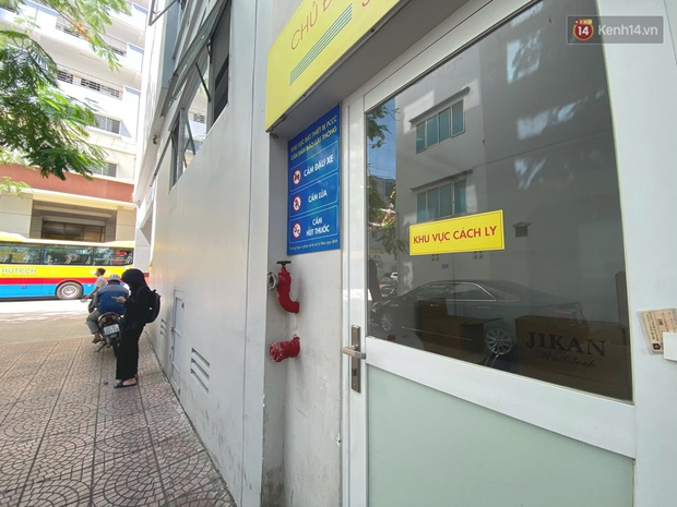 Đại học HUTECH vắng vẻ, các cửa hàng bên trong tạm dừng buôn bán sau khi BN1342 khai báo từng đến trường trong thời gian cách ly - Ảnh 2.