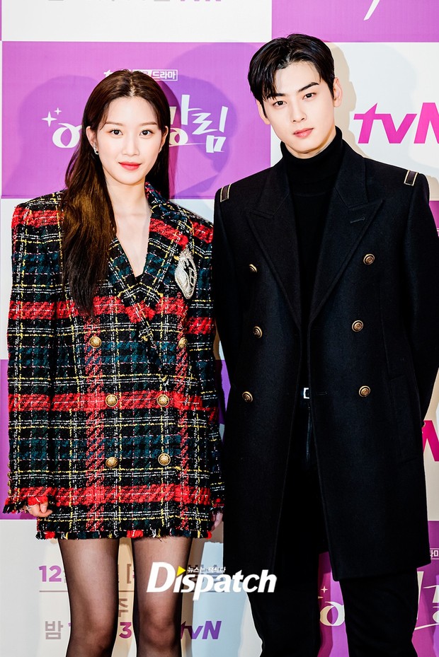 Cặp đôi Cha Eun Woo - Moon Ga Young khoe visual đẹp không góc chết tại sự kiện, nữ phụ nhăn nhó khó hiểu giật trọn spotlight - Ảnh 12.