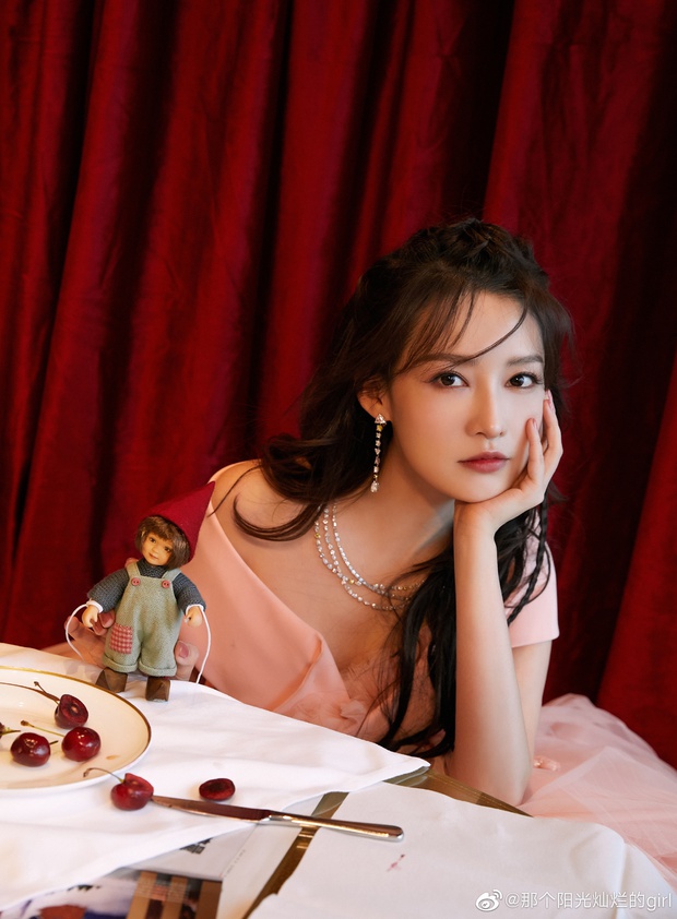 Dàn sao khủng đổ bộ thảm hồng COSMO: Công chúa Dương Mịch so kè nhan sắc bên Đường Yên, học trò Lisa chặt chém ác liệt - Ảnh 8.
