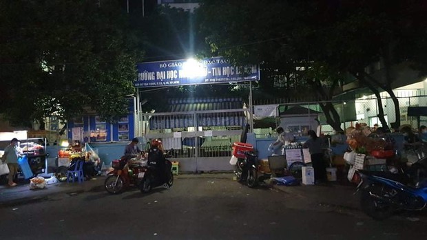 Nam thanh niên rơi từ tầng 6 xuống sân trường Đại học Ngoại Ngữ - Tin Học, tử vong thương tâm - Ảnh 2. Nam thanh niên rơi từ tầng 6 xuống sân trường Đại học Ngoại Ngữ - Tin Học, tử vong thương tâm - Ảnh 2.