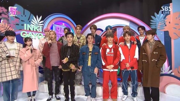 Vnet bàng hoàng trước hậu trường siêu giả trân của Inkigayo, tranh thủ cà khịa: Mấy nhóm đông dân chắc ngồi lên đầu nhau quá! - Ảnh 7.