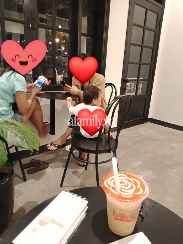 Chỉ một hành động của bà mẹ trong quán cafe ở Đà Nẵng, cư dân mạng đồng loạt khẳng định: Đứa con chắc chắn sẽ lớn lên thành người tử tế - Ảnh 1.