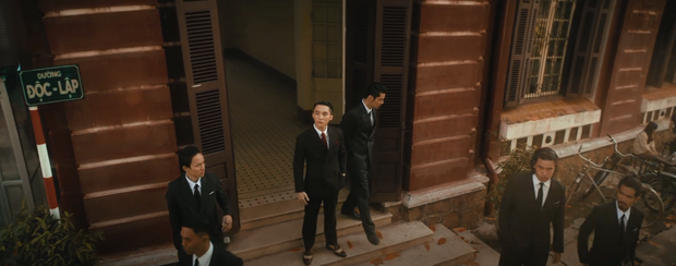 Lý giải đoạn kết khó hiểu trong MV của Sơn Tùng M-TP, hình ảnh chong chóng và nhiều biển hiệu có tên đáng ngờ mang ý nghĩa gì đây? - Ảnh 4.