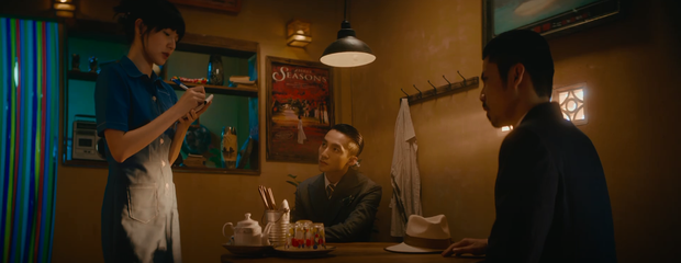 Lý giải đoạn kết khó hiểu trong MV của Sơn Tùng M-TP, hình ảnh chong chóng và nhiều biển hiệu có tên đáng ngờ mang ý nghĩa gì đây? - Ảnh 12.