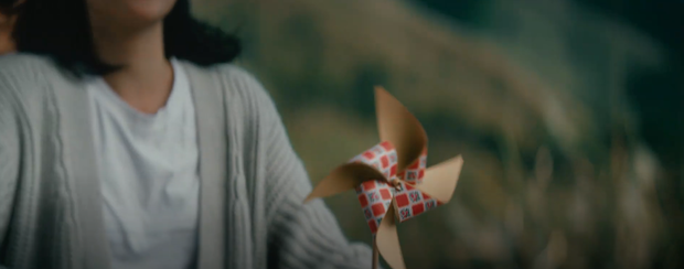 Lý giải đoạn kết khó hiểu trong MV của Sơn Tùng M-TP, hình ảnh chong chóng và nhiều biển hiệu có tên đáng ngờ mang ý nghĩa gì đây? - Ảnh 7.