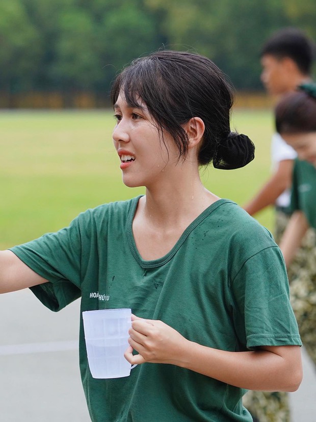 Bất ngờ xuất hiện ảnh Hậu Hoàng và Mũi trưởng Long video call, nữ chính phải lên tiếng giải thích - Ảnh 3.