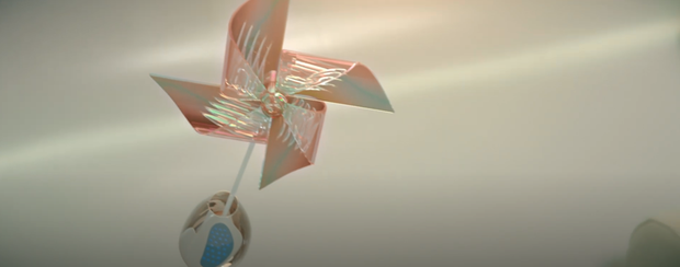 Lý giải đoạn kết khó hiểu trong MV của Sơn Tùng M-TP, hình ảnh chong chóng và nhiều biển hiệu có tên đáng ngờ mang ý nghĩa gì đây? - Ảnh 9.