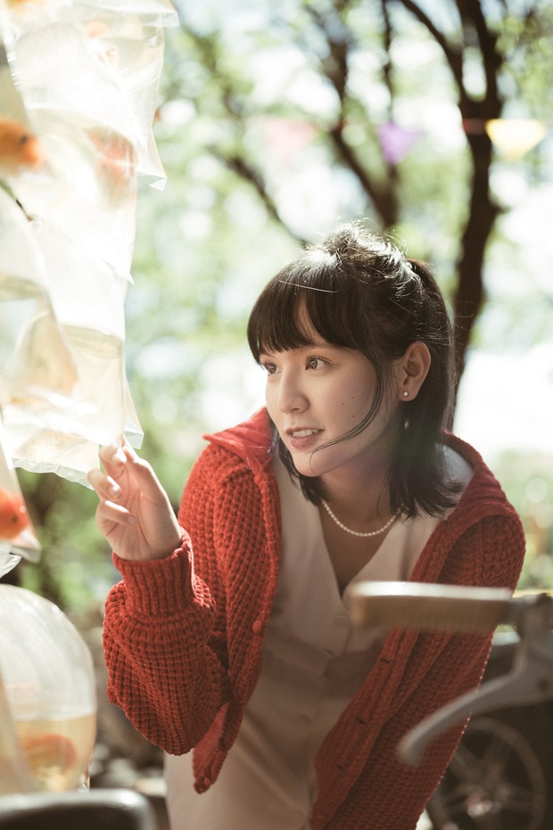 Sơn Tùng M-TP mặc vest điển trai còn Hải Tú thì xinh đẹp trong veo như mối tình đầu, fan xem MV mà xỉu ngang xỉu dọc - Ảnh 9.