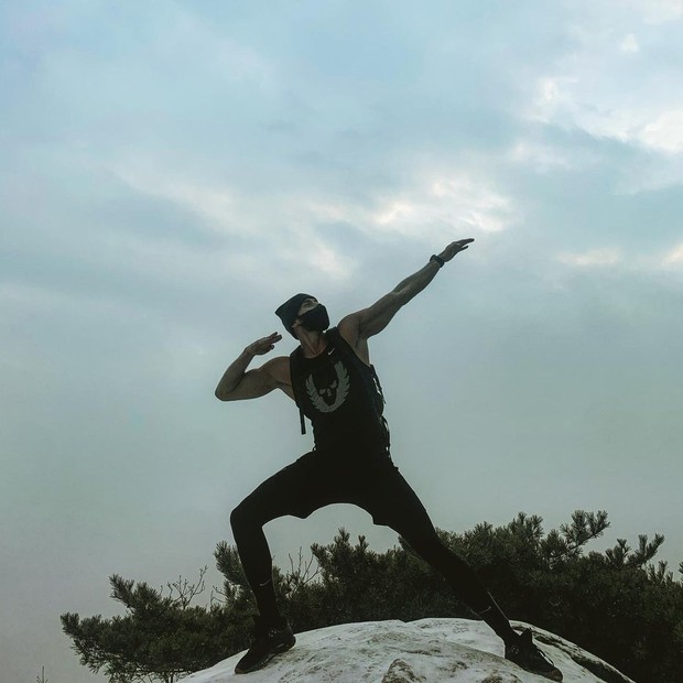 Trời đông âm độ, nam thần lai Gia Đình Là Số 1 lên đỉnh núi cởi áo khoe 6 múi nóng hừng hực, khiến hội chị em rớt liêm sỉ - Ảnh 5.