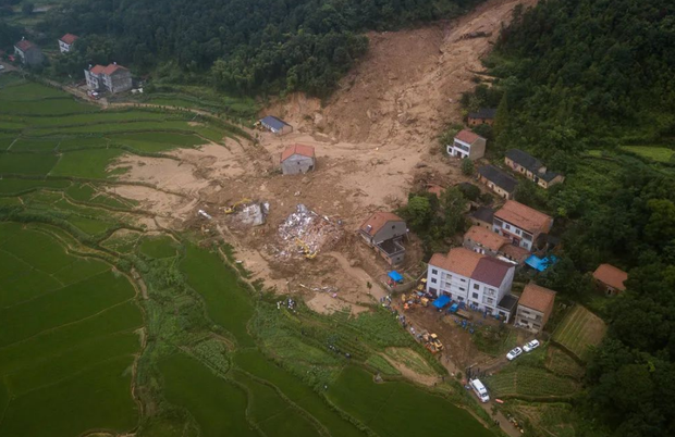 Loạt ảnh Trung Quốc năm 2020: Khủng hoảng và đau thương vì COVID-19, các di tích hàng trăm năm tuổi lần lượt bị nuốt chửng khi mẹ thiên nhiên nổi giận - Ảnh 35.