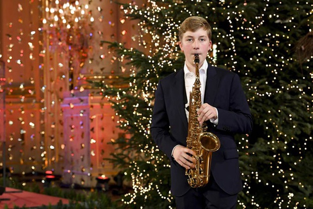 Gia đình hoàng gia trên thế giới tung ảnh thiệp Giáng sinh, nhà Công nương Kate lần đầu lép vế trước vẻ đẹp hoàn mỹ của hoàng gia Bỉ - Ảnh 6.