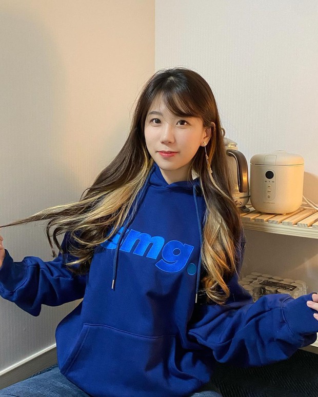 Siêu xạ thủ Bang để lộ hình đôi trên ốp điện thoại, cộng đồng mạng dễ dàng điểm mặt chỉ tên nữ MC xinh đẹp xứ Hàn - Ảnh 8.