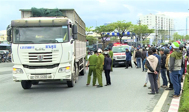 Woman driving a SH motorcycle died at the wheel of a truck - Photo 3.