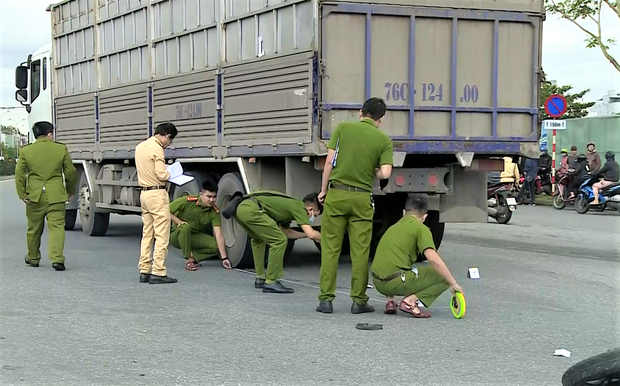 Woman driving an SH motorcycle died at the wheel of a truck - Photo 6.