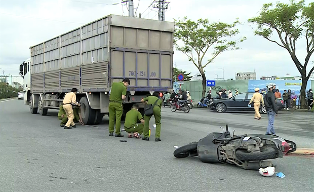 Woman driving an SH motorcycle died at the wheel of a truck - Photo 2.