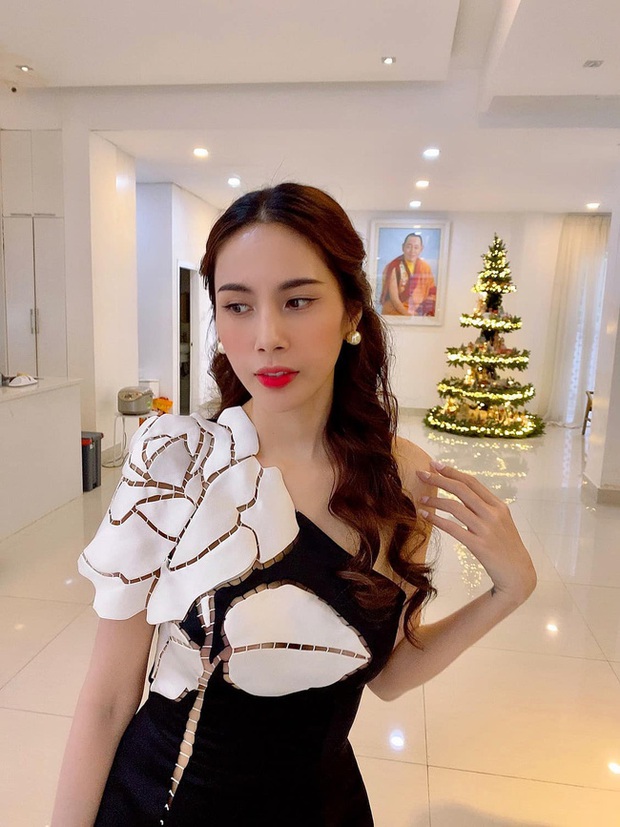 Thuỷ Tiên gây hốt hoảng với hình ảnh gương mặt khác lạ, cằm nhọn hoắt, chính chủ liền lên tiếng đính chính ngay và luôn - Ảnh 2. Thuỷ Tiên gây hốt hoảng với hình ảnh gương mặt khác lạ, cằm nhọn hoắt, chính chủ liền lên tiếng đính chính ngay và luôn - Ảnh 2.