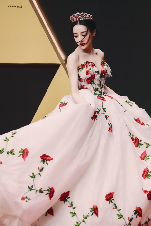 Nhiệt Ba đẹp thế nào mà đè bẹp cả Dương Mịch - Triệu Lệ Dĩnh? Nhìn màn hoá thành công chúa với vòng 1 bức thở là đủ hiểu! - Ảnh 3.