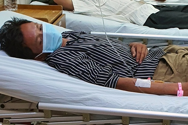 Phẫn nộ clip cha ép con gái 3 tuổi uống cốc nước nghi thuốc trừ sâu: Có nửa nắp à, đủ chết thôi con - Ảnh 4.