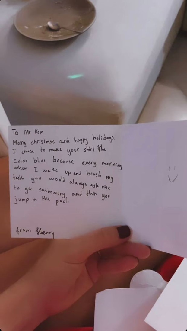 Hà Hồ khoe thiệp Giáng Sinh toàn bằng tiếng Anh của Subeo, hé lộ luôn mối quan hệ giữa con và Kim Lý - Ảnh 3. Hà Hồ khoe thiệp Giáng Sinh toàn bằng tiếng Anh của Subeo, hé lộ luôn mối quan hệ giữa con và Kim Lý - Ảnh 3.