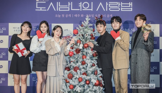 Sự kiện cực hot: Cặp đôi cực phẩm Ji Chang Wook - Kim Ji Won bùng nổ nhan sắc, 2 diễn viên Hậu Duệ Mặt Trời hội ngộ - Ảnh 17.