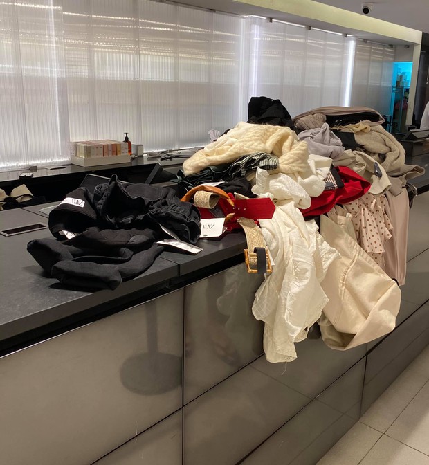 “Chơi lớn” như Lý Nhã Kỳ: Vào Zara shopping 4 tiếng, mua đồ không cần thử, netizen người đồng tình, người kêu phí - Ảnh 2.