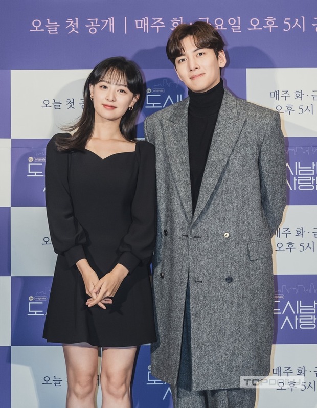 Sự kiện cực hot: Cặp đôi cực phẩm Ji Chang Wook - Kim Ji Won bùng nổ nhan sắc, 2 diễn viên Hậu Duệ Mặt Trời hội ngộ - Ảnh 8.