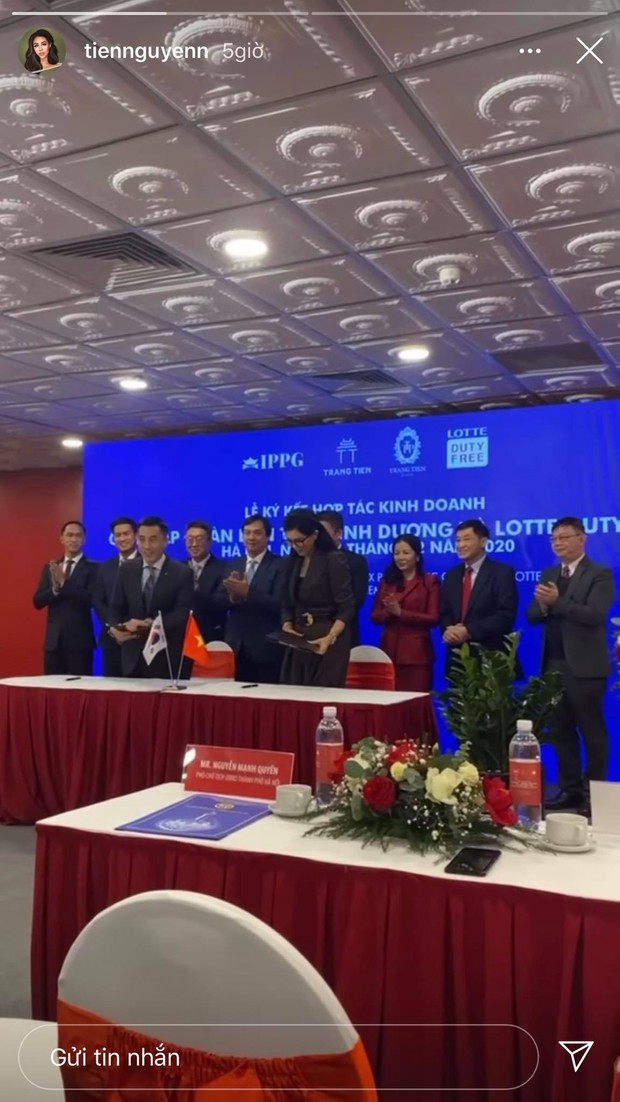 Được ngày cả gia đình tỷ phú Johnathan Hạnh Nguyễn rủ nhau thả ảnh lên cõi mạng, visual đỉnh cao gây chấn động - Ảnh 2.