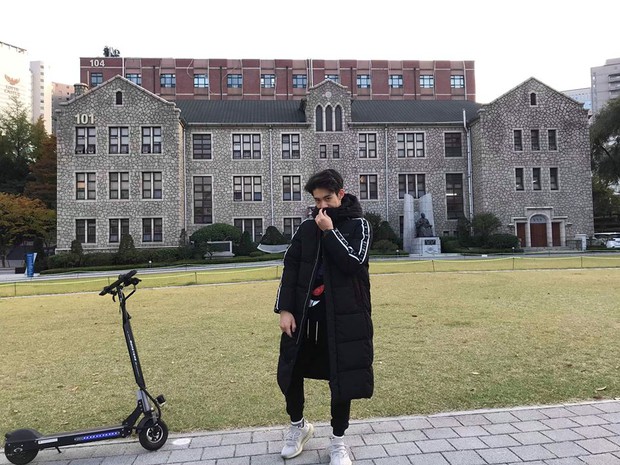 Du học sinh về nước bất ngờ, cả nhà gặp nhau khóc nức nở, hành động của người bố khiến dân mạng đứng hình vài giây - Ảnh 2.