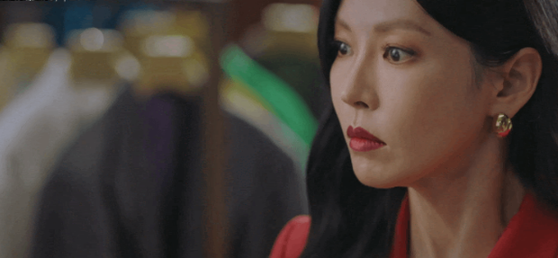 Tiểu tam Seo Jin phát điên vì ám ảnh, bà cả Su Ryeon lộ phốt từng cắm sừng chồng ở tập 16 Penthouse - Ảnh 4.