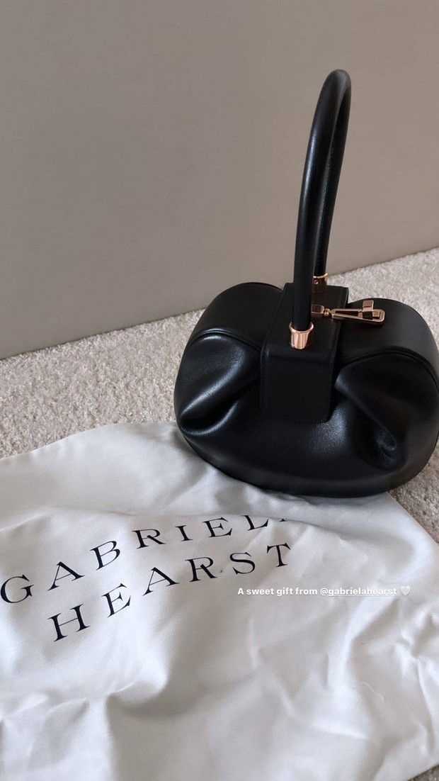 BLACKPINK khoe quà Giáng sinh hàng hiệu: Jisoo có túi Dior thêu tên, Jennie không kém cạnh nhưng choáng nhất là quà của Rosé và boss - Ảnh 4.