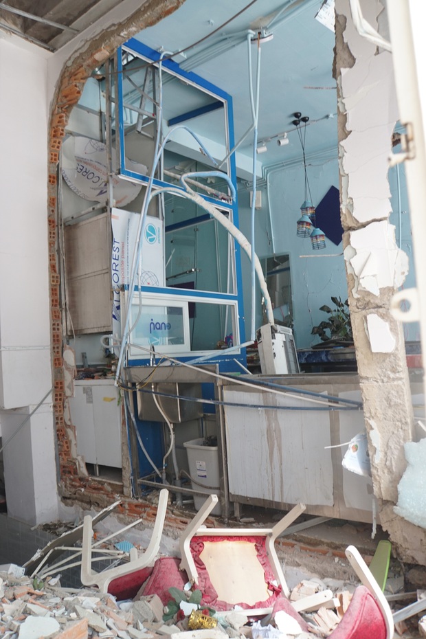 Ảnh: Cận cảnh hiện trường quán bún ở Sài Gòn bị nổ tung, chỉ còn lại đống đổ nát - Ảnh 12.