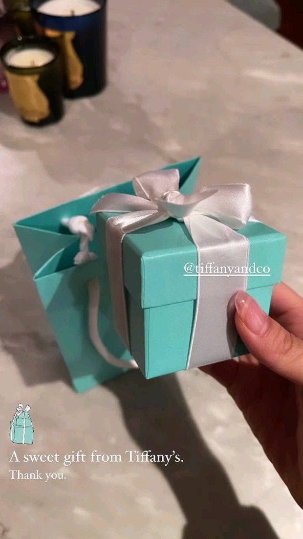 BLACKPINK khoe quà Giáng sinh hàng hiệu: Jisoo có túi Dior thêu tên, Jennie không kém cạnh nhưng choáng nhất là quà của Rosé và boss - Ảnh 8.