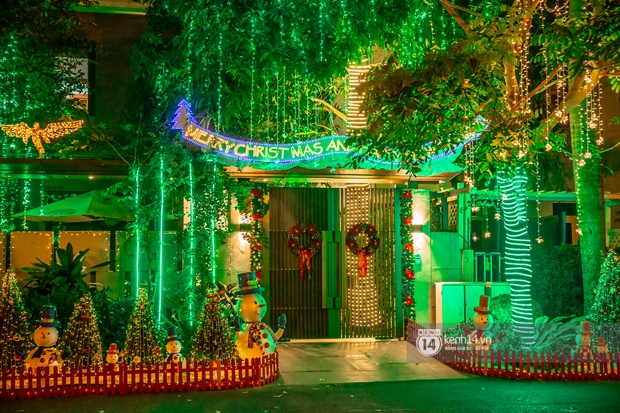 2 căn biệt thự sáng nhất khu nhà giàu quận 7 mùa Noel: Độ chịu chi của gia chủ đố ai sánh được! - Ảnh 2.