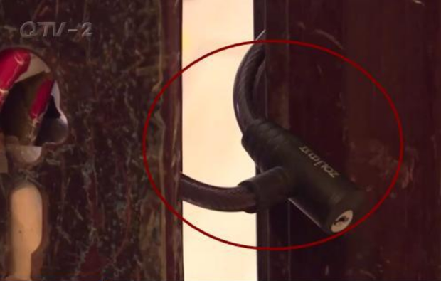 Thuê phòng nhưng không trả tiền suốt 2 năm, đến một ngày chủ nhà phát hiện tiếng trẻ con phát ra thì bí ẩn đau lòng cũng được hé mở - Ảnh 2.