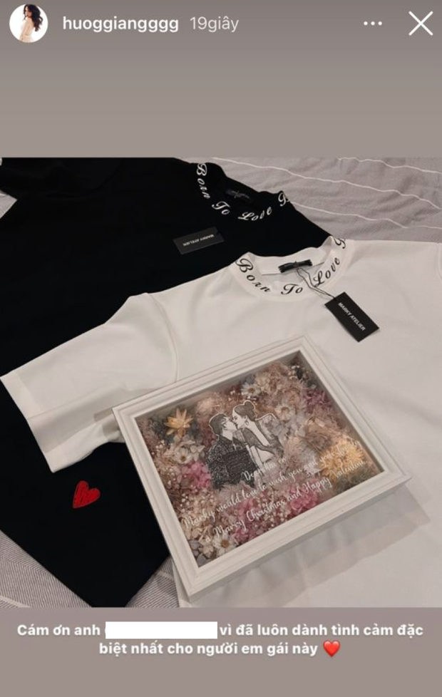 Matt Liu xuất hiện trong món quà Giáng sinh của Hương Giang, lời chúc trên thiệp hé lộ mối quan hệ của cả hai - Ảnh 1.