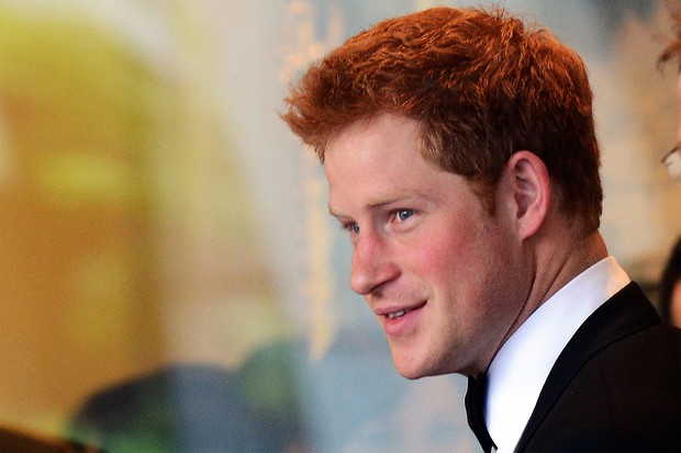 Gia đình Meghan và Harry tung ảnh mừng Giáng sinh siêu giản dị, Hoàng tử nhỏ Archie lộ đặc điểm khác biệt với Hoàng gia Anh - Ảnh 2.