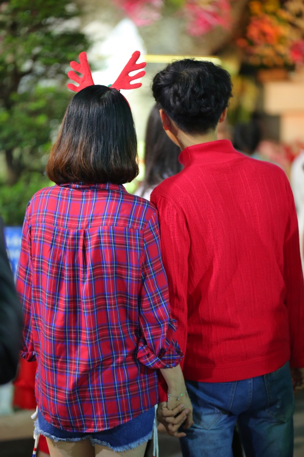 Ghen tị nổ đom đóm mắt với chùm ảnh các couple tay trong tay đêm Giáng sinh - Ảnh 2.