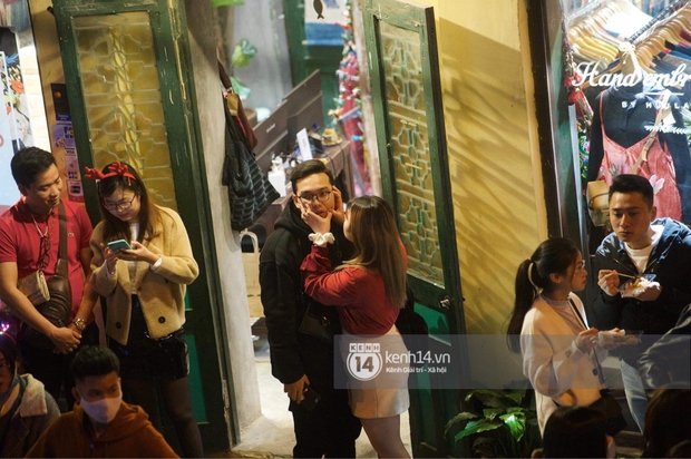 Ghen tị nổ đom đóm mắt với chùm ảnh các couple tay trong tay đêm Giáng sinh - Ảnh 6.