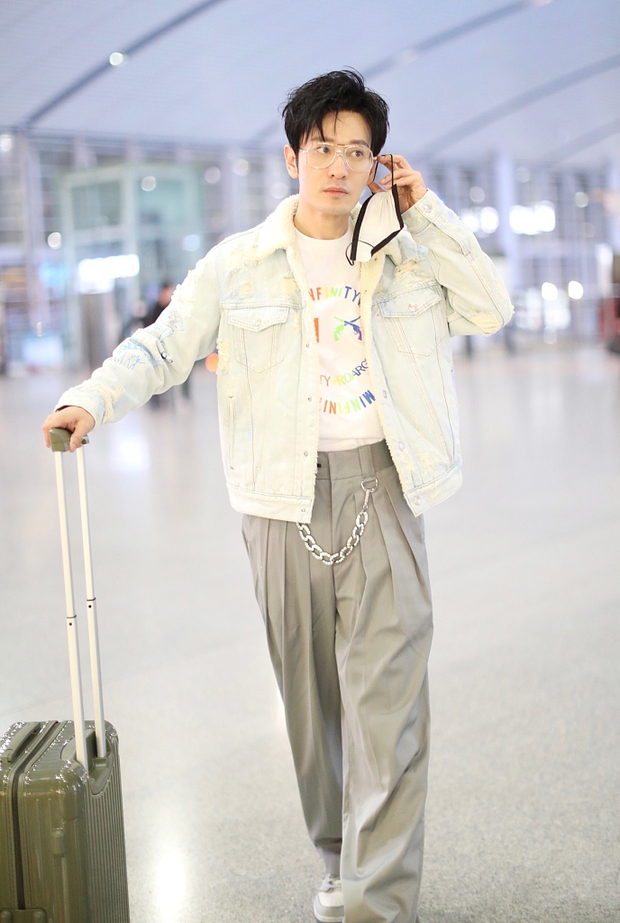 Sau màn giảm 10kg gây bão MXH, Huỳnh Hiểu Minh tiếp tục đốn tim fan với loạt ảnh tháo khẩu trang khoe visual nam thần - Ảnh 5.