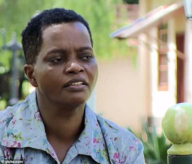 Gửi con gái 8 tuổi cho nhà giáo sư nhận nuôi vì nghèo khó, người mẹ chẳng ngờ 40 năm sau tội ác được phơi bày nhờ tờ giấy ăn - Ảnh 1.