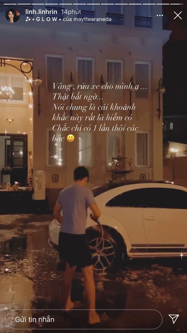 Phillip Nguyễn và Linh Rin khoe cây thông Giáng sinh chạm nóc, để lộ không gian xa hoa bên trong căn biệt thự - Ảnh 2.