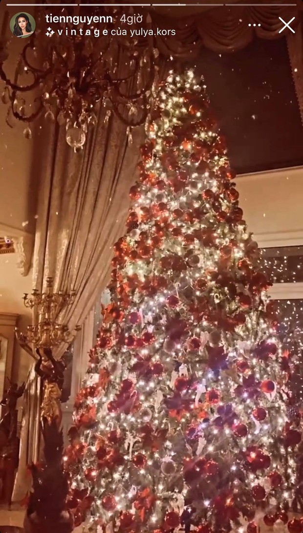 Chỉ hé lộ 1 góc thoáng qua, Tiên Nguyễn đã khiến dân tình trầm trồ với vẻ lộng lẫy của biệt thự đang ở khi trang trí Noel - Ảnh 3.